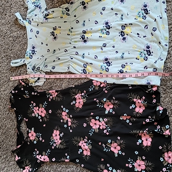 2 EPIC THREADS STRETCHY FLORAL DRESSES - Picture 5 of 9